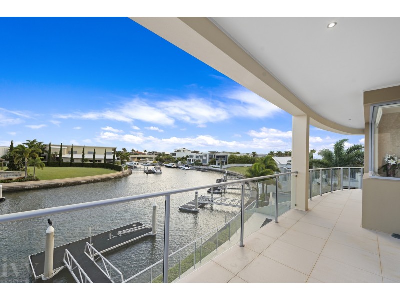 5 Royal Albert Crescent, Sovereign Islands QLD 4216
