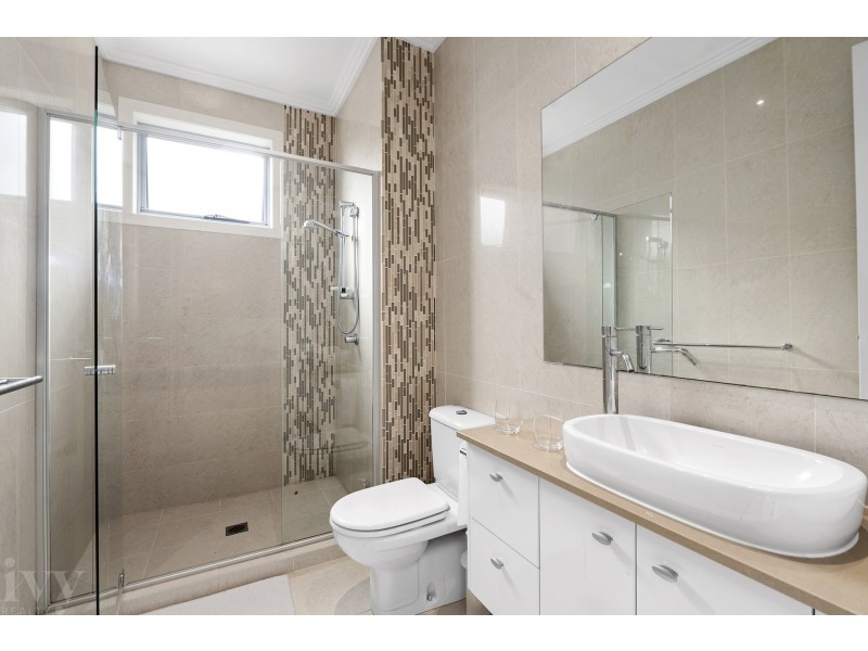 5 Royal Albert Crescent, Sovereign Islands QLD 4216