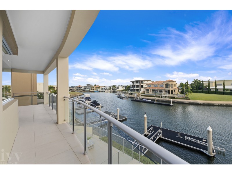 5 Royal Albert Crescent, Sovereign Islands QLD 4216