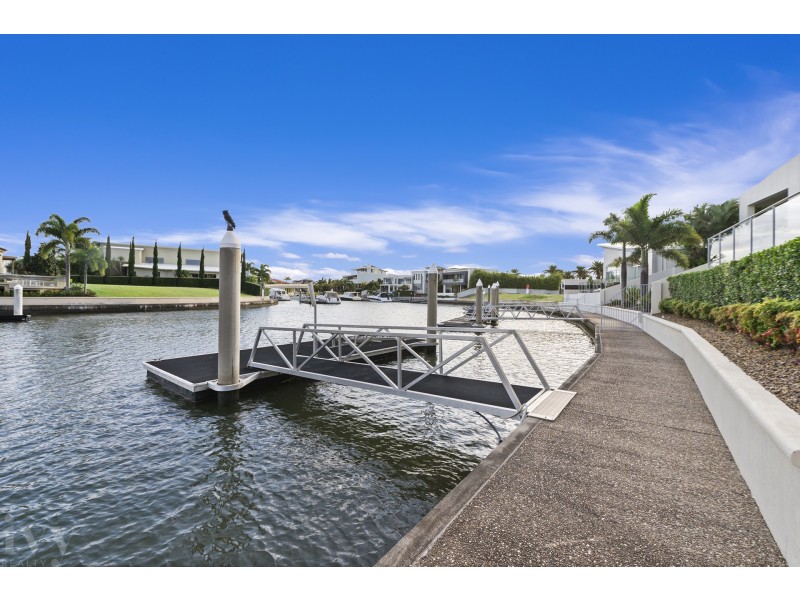 5 Royal Albert Crescent, Sovereign Islands QLD 4216