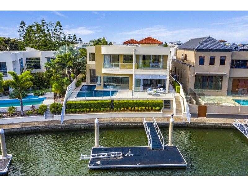 5 Royal Albert Crescent, Sovereign Islands QLD 4216
