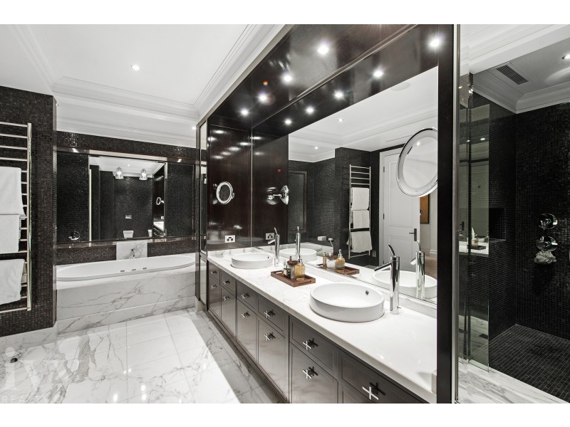 3-5 Westminster Court, Sovereign Islands QLD 4216