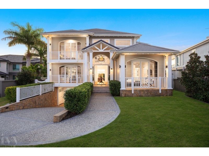 1 Royal Mews, Sovereign Islands QLD 4216