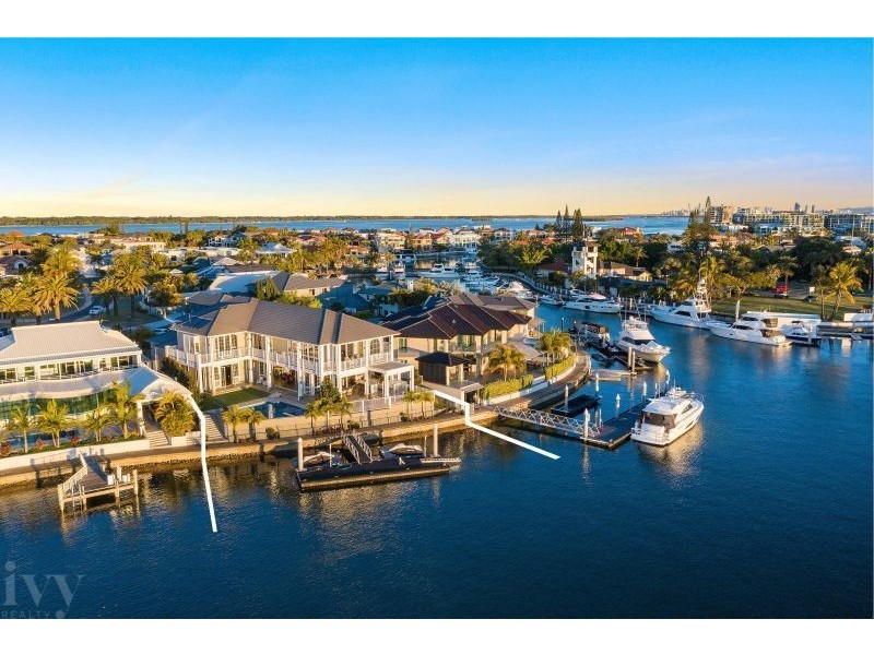 1 Royal Mews, Sovereign Islands QLD 4216