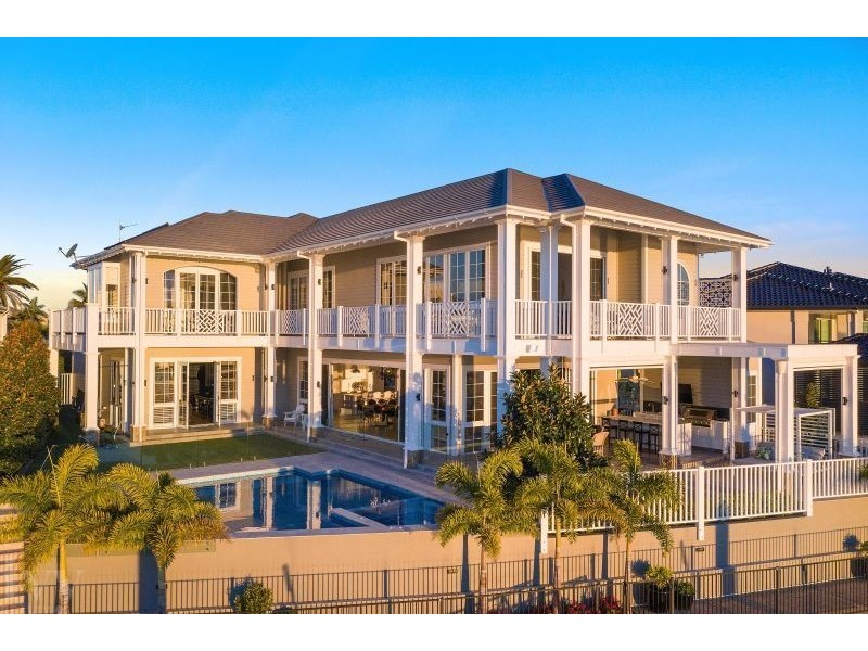 1 Royal Mews, Sovereign Islands QLD 4216