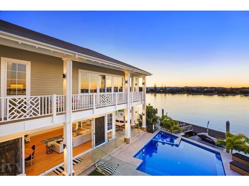 1 Royal Mews, Sovereign Islands QLD 4216