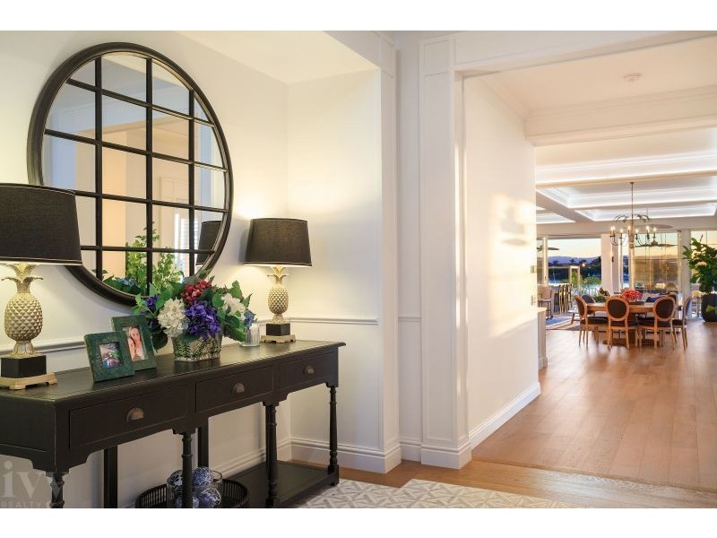 1 Royal Mews, Sovereign Islands QLD 4216