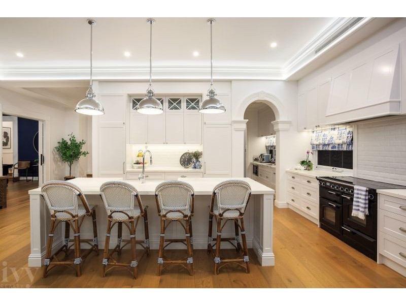 1 Royal Mews, Sovereign Islands QLD 4216