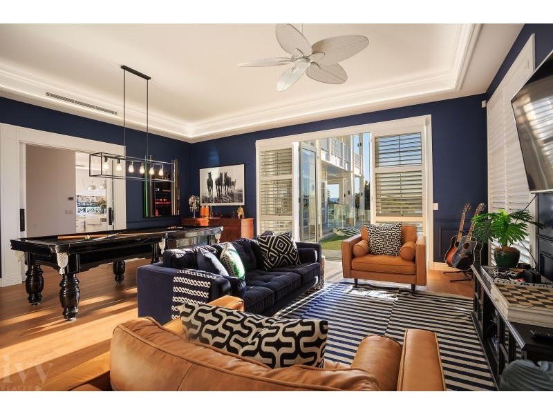 1 Royal Mews, Sovereign Islands QLD 4216