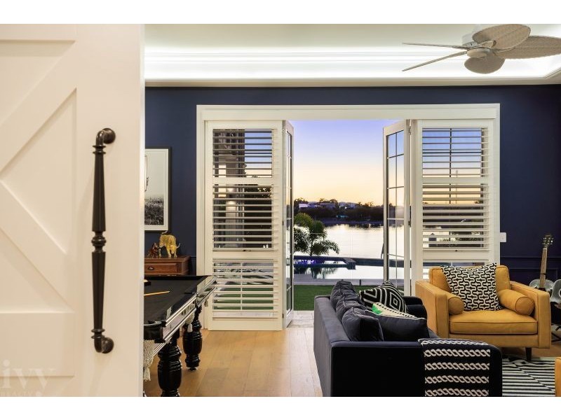 1 Royal Mews, Sovereign Islands QLD 4216