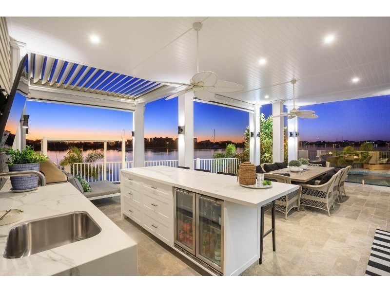 1 Royal Mews, Sovereign Islands QLD 4216