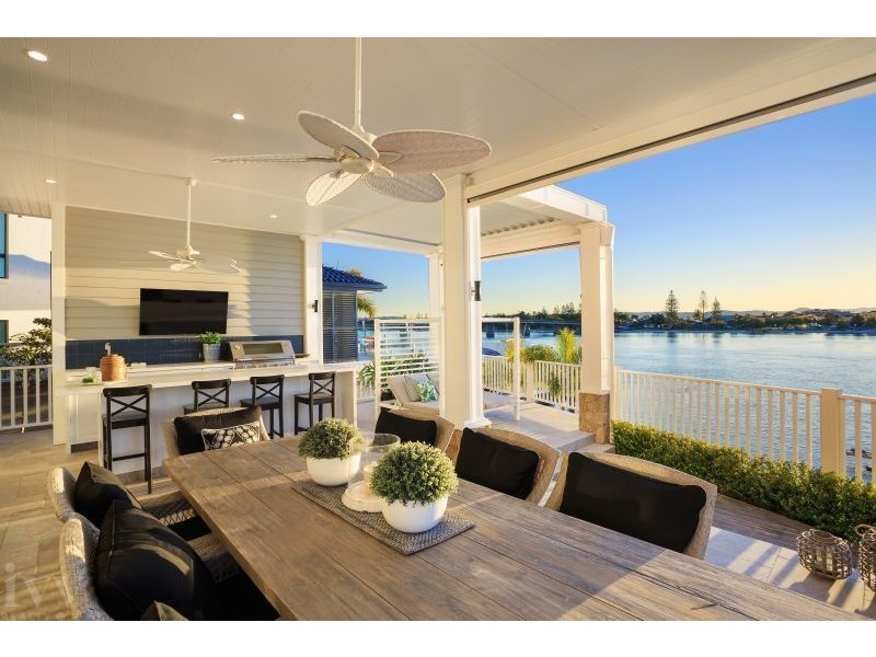 1 Royal Mews, Sovereign Islands QLD 4216