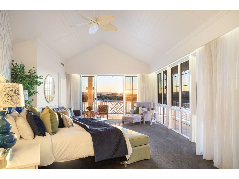 1 Royal Mews, Sovereign Islands QLD 4216