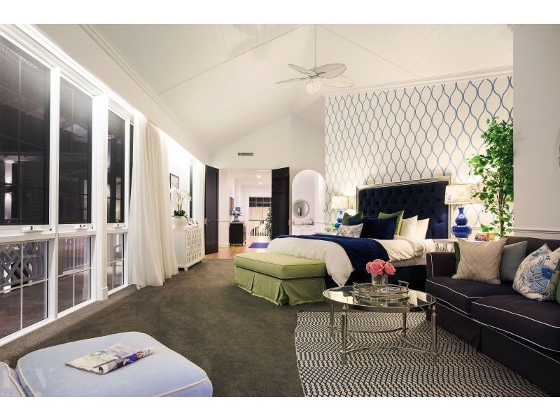 1 Royal Mews, Sovereign Islands QLD 4216