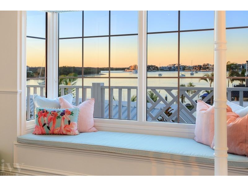 1 Royal Mews, Sovereign Islands QLD 4216