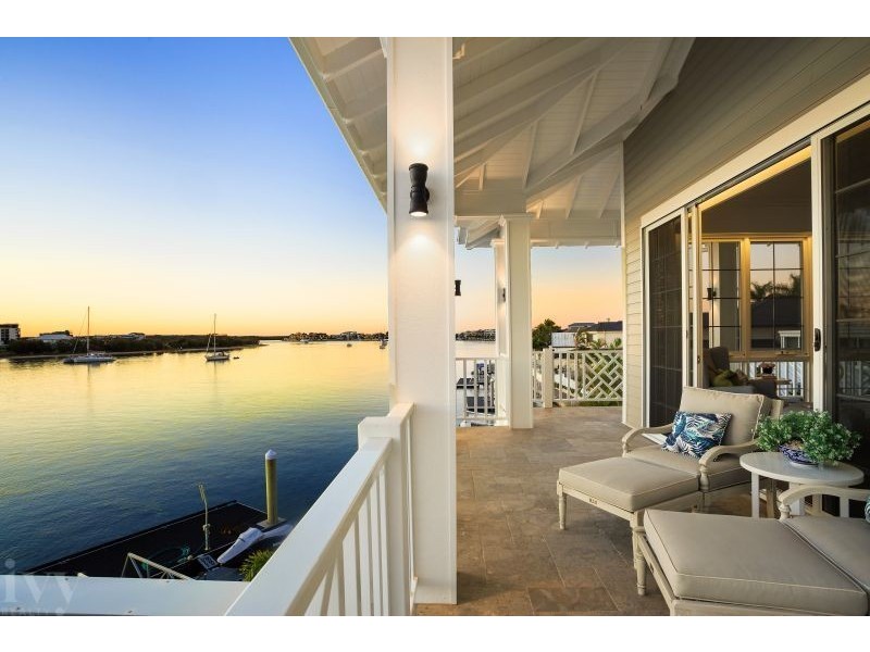 1 Royal Mews, Sovereign Islands QLD 4216