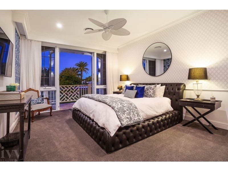 1 Royal Mews, Sovereign Islands QLD 4216