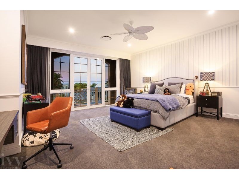 1 Royal Mews, Sovereign Islands QLD 4216