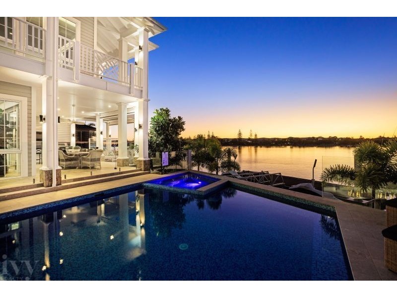 1 Royal Mews, Sovereign Islands QLD 4216