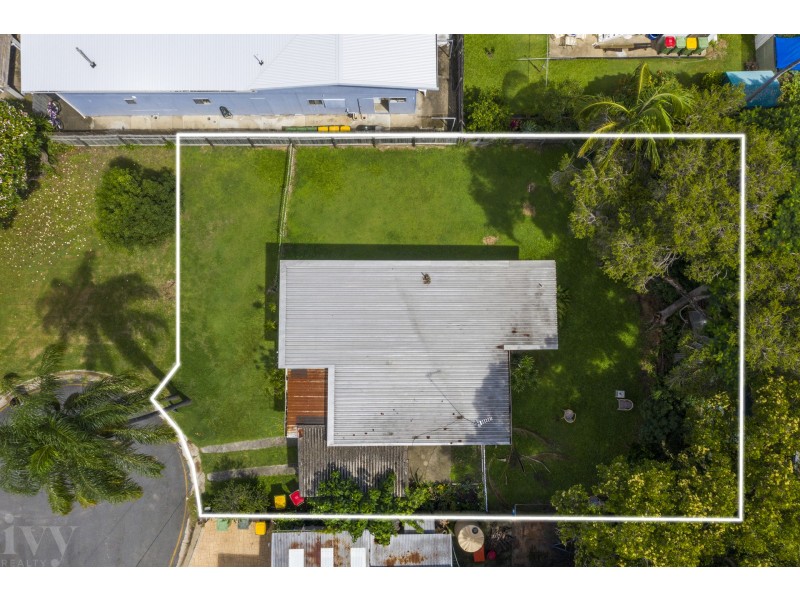 7 Sunshine Court, Labrador QLD 4215