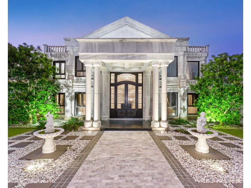 1-3 Queen Guineveres Place, Sovereign Islands QLD 4216