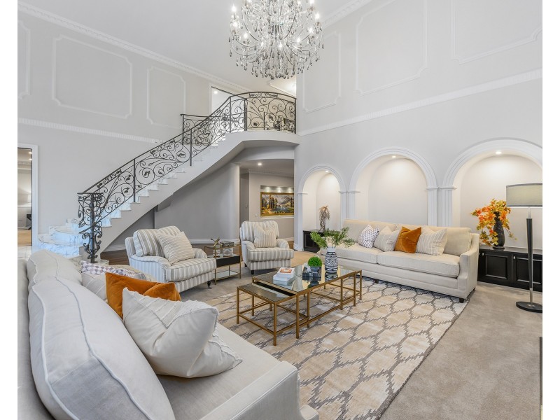 1-3 Queen Guineveres Place, Sovereign Islands QLD 4216