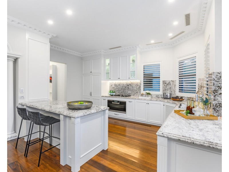 1-3 Queen Guineveres Place, Sovereign Islands QLD 4216