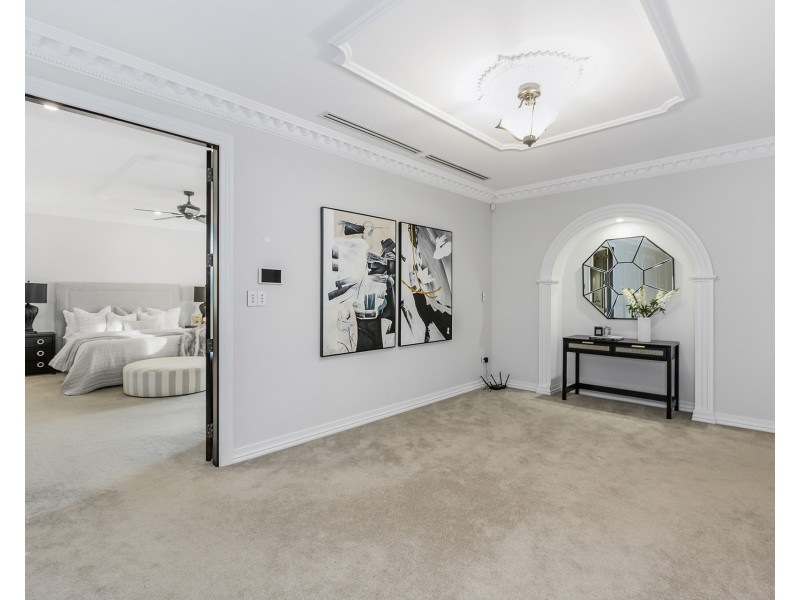 1-3 Queen Guineveres Place, Sovereign Islands QLD 4216