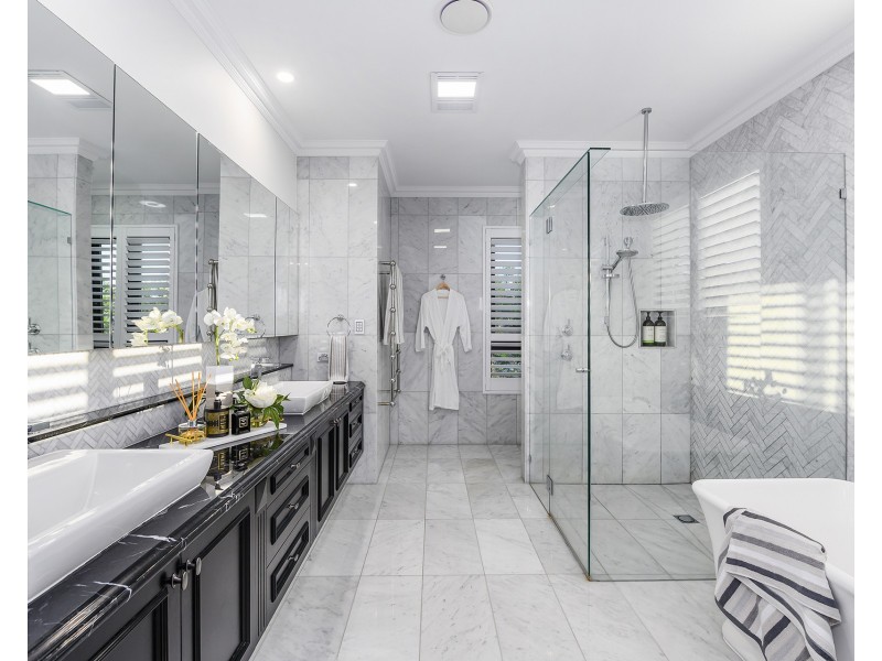 1-3 Queen Guineveres Place, Sovereign Islands QLD 4216