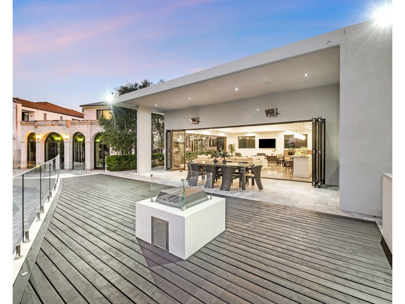 1-3 Queen Guineveres Place, Sovereign Islands QLD 4216