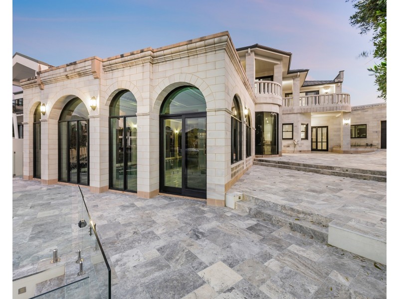 1-3 Queen Guineveres Place, Sovereign Islands QLD 4216