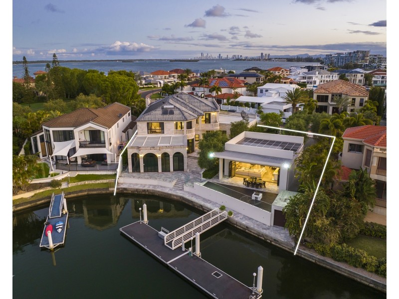 1-3 Queen Guineveres Place, Sovereign Islands QLD 4216