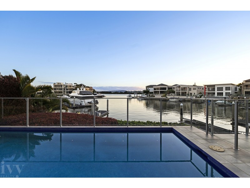 2 Hampton Court, Sovereign Islands QLD 4216