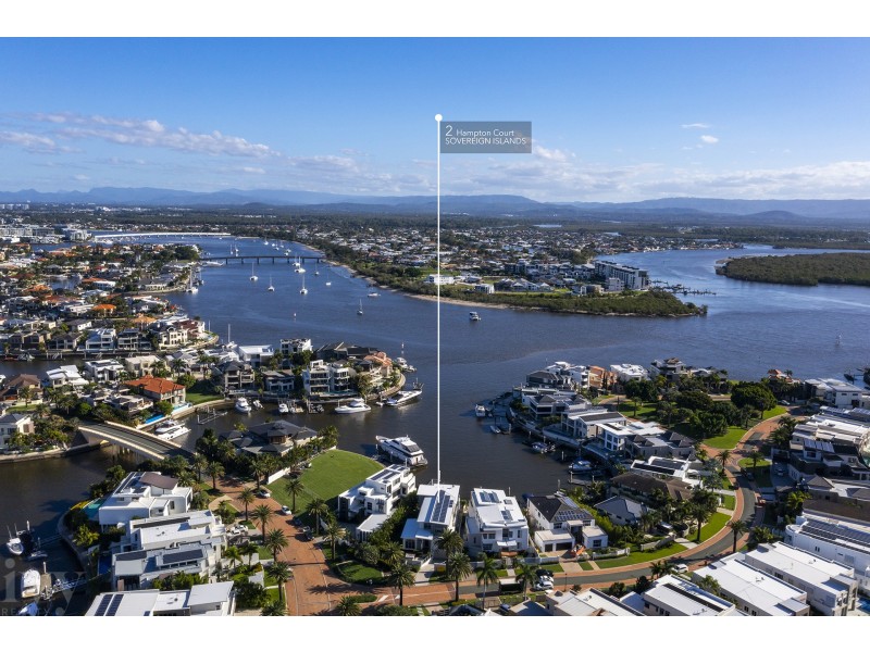2 Hampton Court, Sovereign Islands QLD 4216