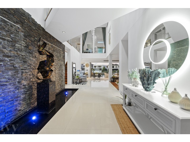 12 Royal Albert Crescent, Sovereign Islands QLD 4216