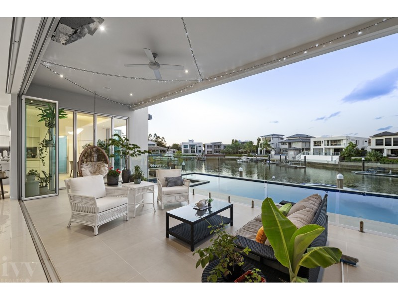 12 Royal Albert Crescent, Sovereign Islands QLD 4216