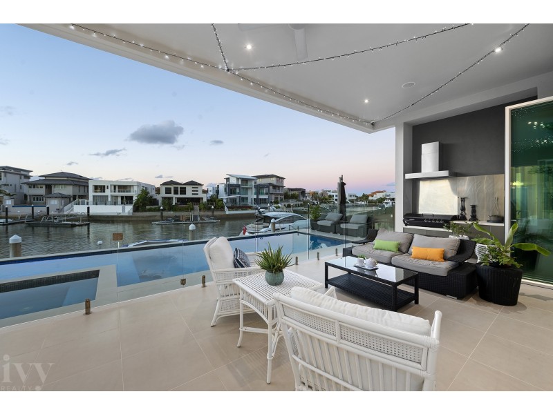 12 Royal Albert Crescent, Sovereign Islands QLD 4216