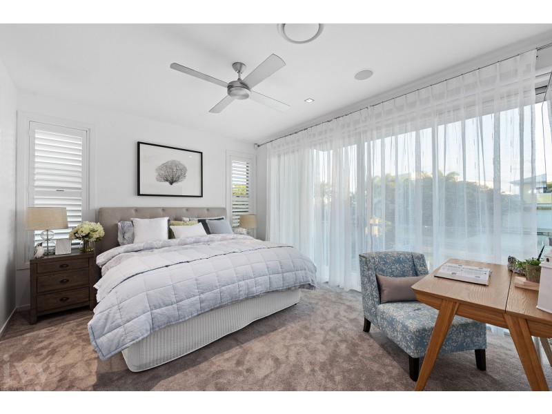 12 Royal Albert Crescent, Sovereign Islands QLD 4216