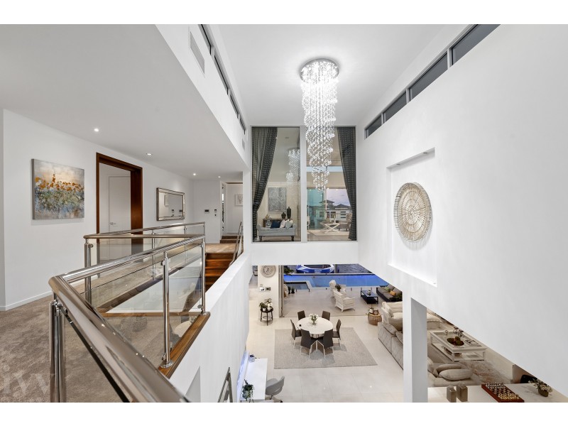 12 Royal Albert Crescent, Sovereign Islands QLD 4216