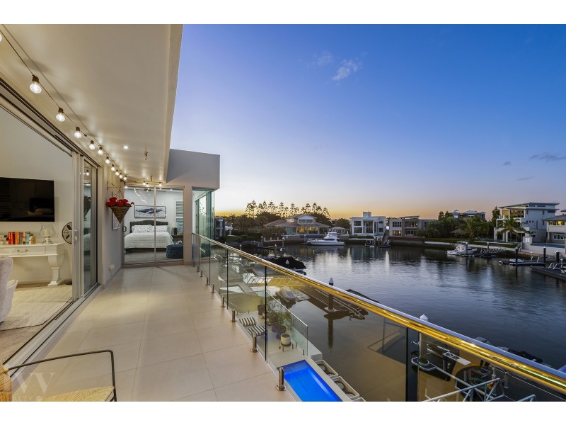 12 Royal Albert Crescent, Sovereign Islands QLD 4216