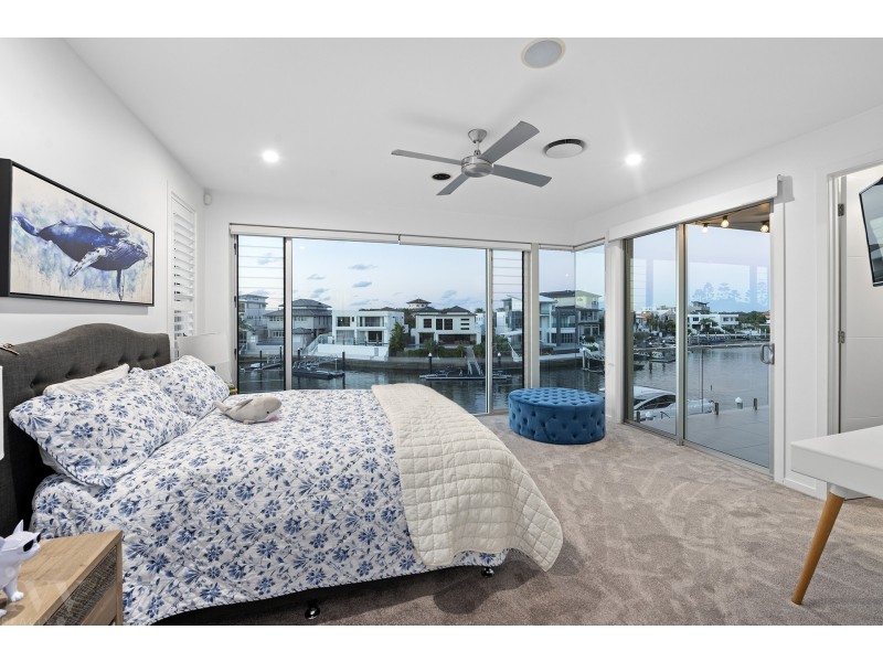 12 Royal Albert Crescent, Sovereign Islands QLD 4216