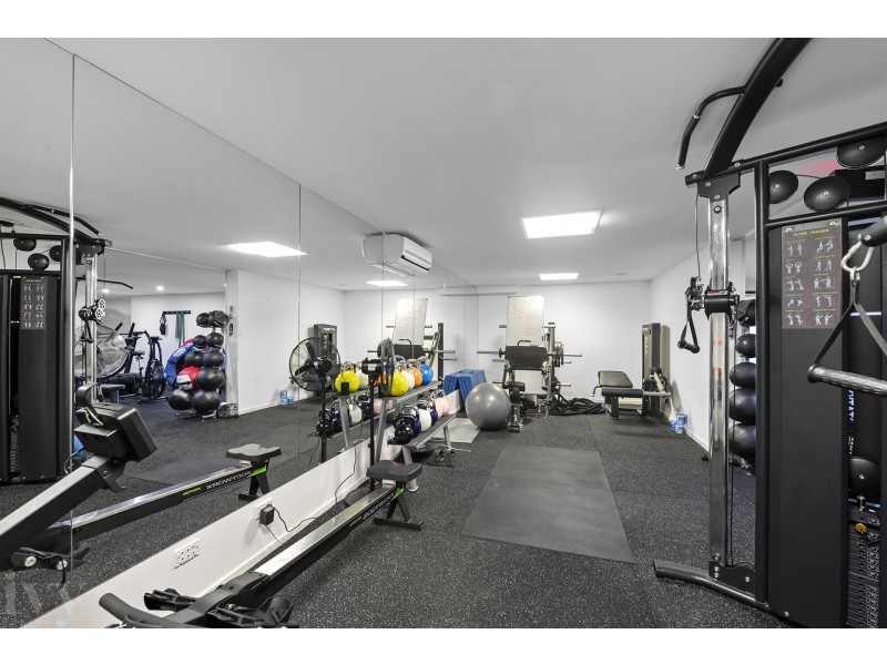 12 Royal Albert Crescent, Sovereign Islands QLD 4216