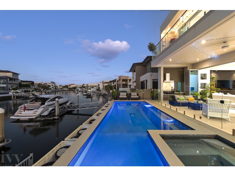 12 Royal Albert Crescent, Sovereign Islands QLD 4216