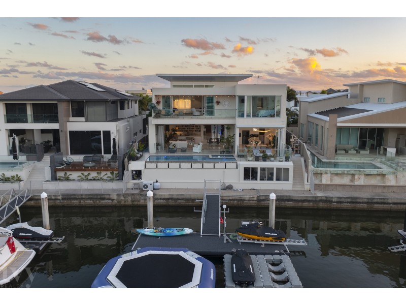 12 Royal Albert Crescent, Sovereign Islands QLD 4216