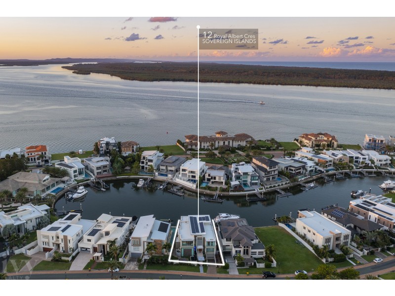 12 Royal Albert Crescent, Sovereign Islands QLD 4216