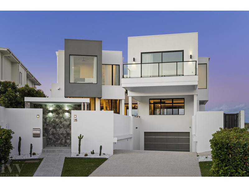35 Parklane Terrace, Sovereign Islands QLD 4216
