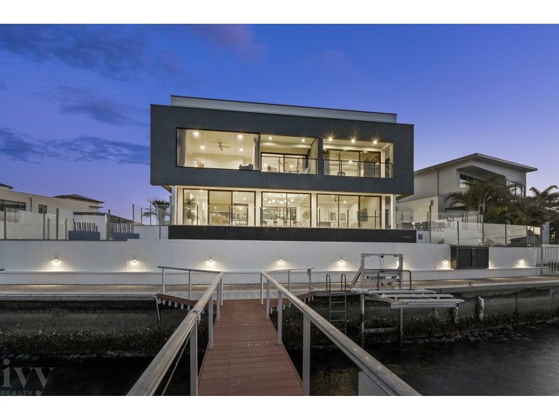 35 Parklane Terrace, Sovereign Islands QLD 4216