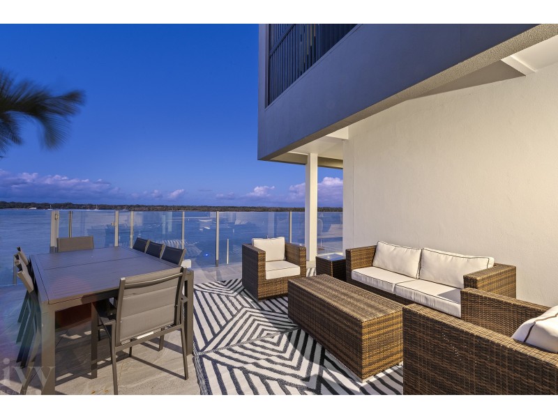 35 Parklane Terrace, Sovereign Islands QLD 4216