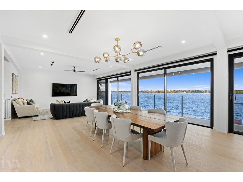 35 Parklane Terrace, Sovereign Islands QLD 4216