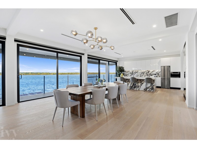 35 Parklane Terrace, Sovereign Islands QLD 4216